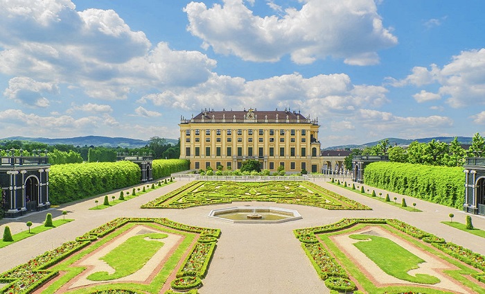 Cung điện mùa hè Schönbrunn 