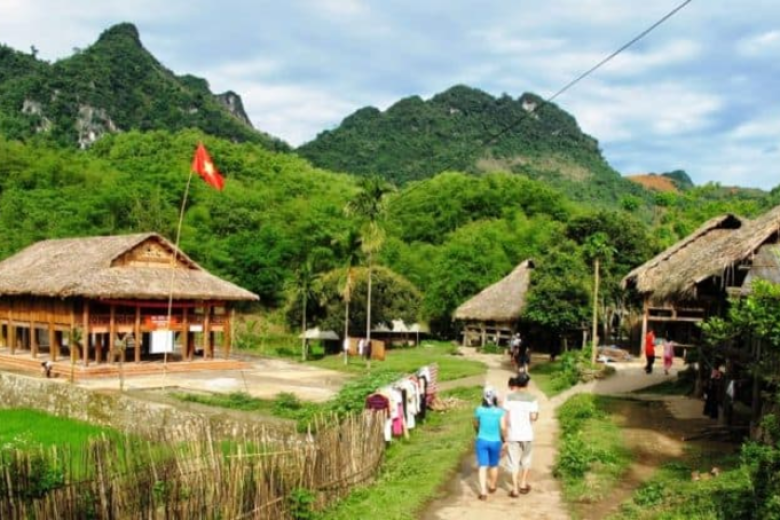 Bản làng người Thái Mai Châu