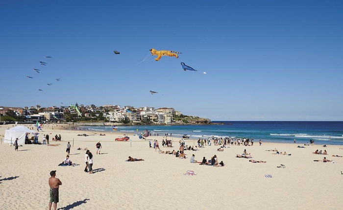 148560-Bondi_Beach_Sydney_ImageDNSW
