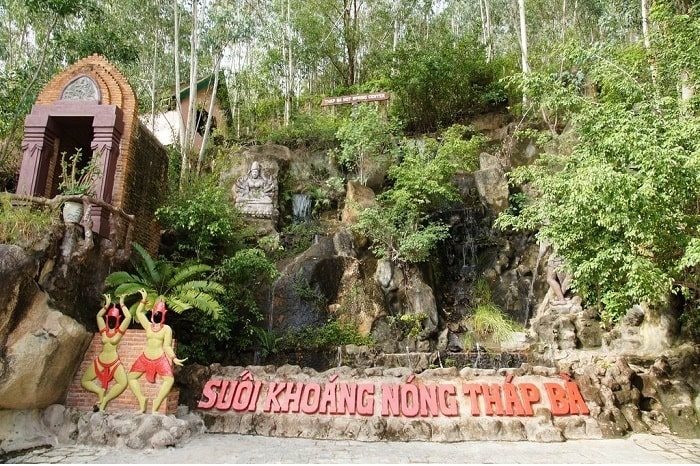 Du lịch Nha Trang: Du khách có thể ngâm mình thư giãn với bùn khoáng trong vòng 20 phút 