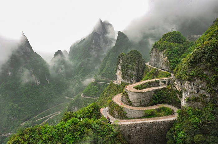 Du lịch Trung Quốc: Con đường 99 khúc cua tại Thiên Môn Sơn
