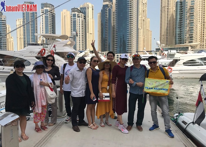 Chòa mừng du khách đến với đất nước Dubai xinh đẹp