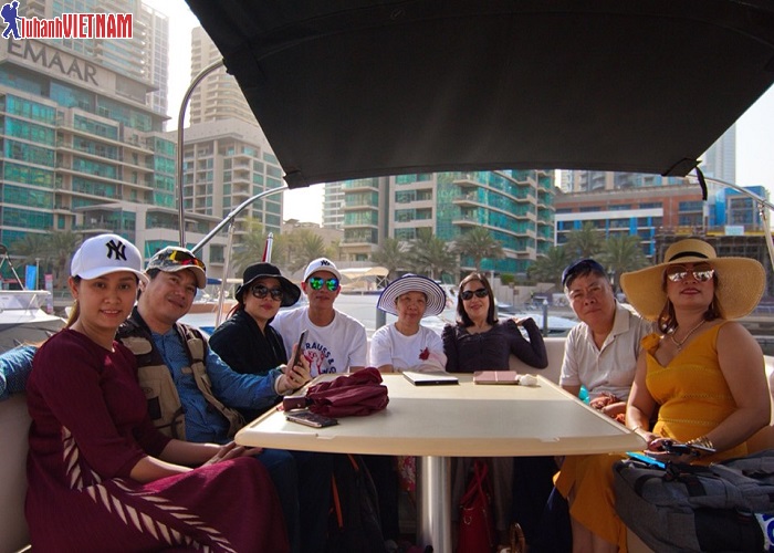 Đoàn du khách Lữ Hành Việt tham quan, khám phá nhiều địa điểm nổi tiếng ở Dubai
