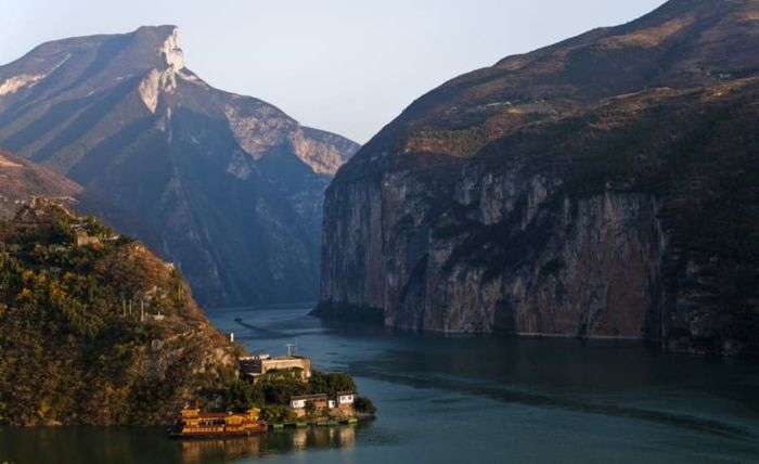 Trùng Khánh từ tháng 5 – tháng 9 tiết trời quang đãng, ít sương mù