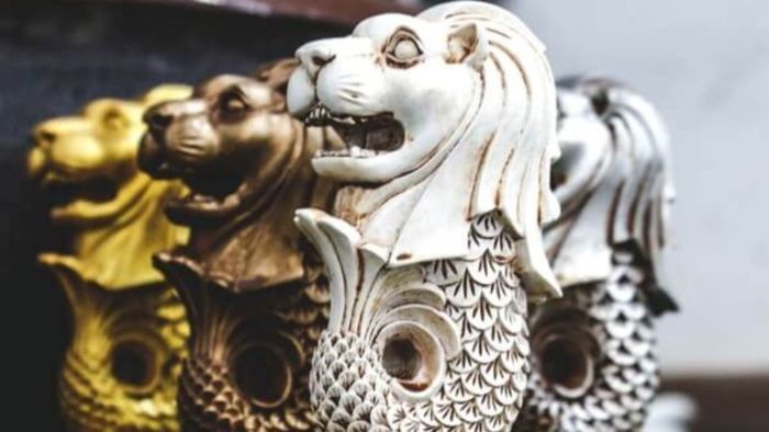 Mua quà lưu niệm hình sư tử biển khi đến Singapore du lịch
