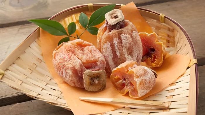 Hồng sấy dẻo có giá bán khá rẻ khi mua về làm quà