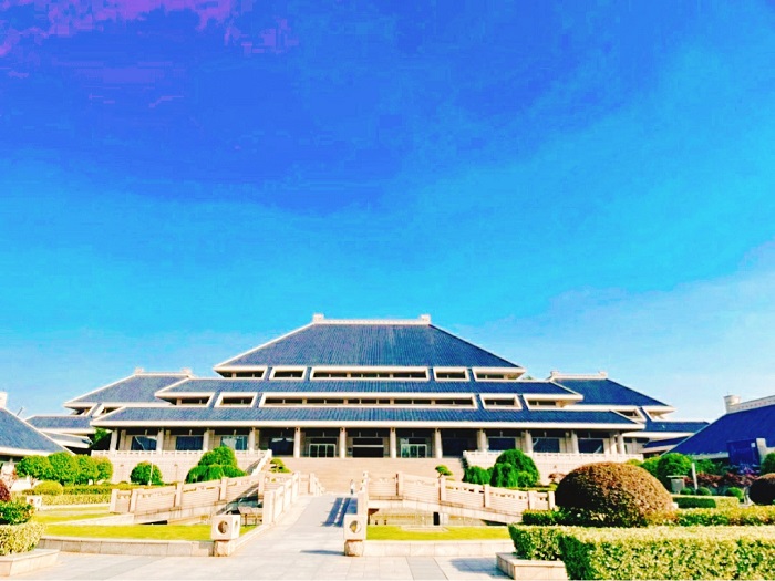 Bảo tàng tỉnh Hồ Bắc tọa lạc bên bờ hồ Đông Vũ Hán