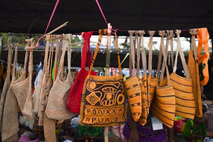 Mua túi Noken để làm món quà lưu niệm độc đáo sau chuyến du lịch Indonesia