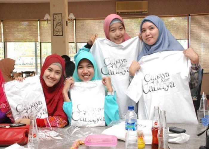 Họa tiết đáng yêu của áo Dagadu khiến nhiều du khách bị thu hút và chọn mua