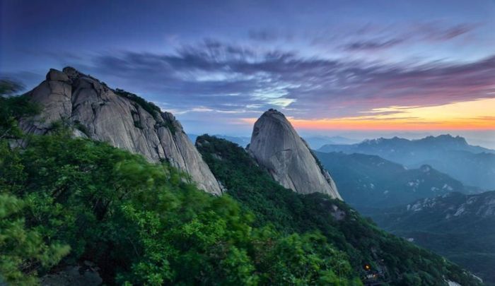 Khung cảnh hùng vĩ nhưng cũng rất thơ mộng ở vườn quốc gia Bukhansan (Nguồn: Mia.vn)