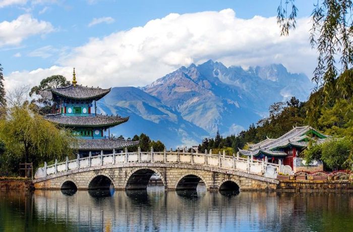 Trấn cổ Lệ Giang đã có từ thời nhà Tống với nét cổ kính, yên bình đầy mê hoặc