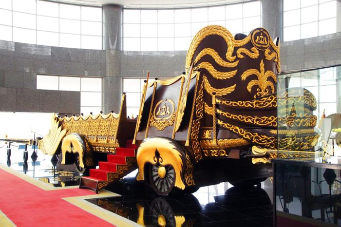 Khám phá bảo tàng Hoàng gia Regalia khi check iin Bandar Seri Begawan