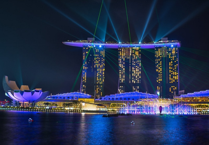 WonderFull tại Marina Bay Sands trình diễn nhạc nước kết hợp ánh sáng laser đặc sắc