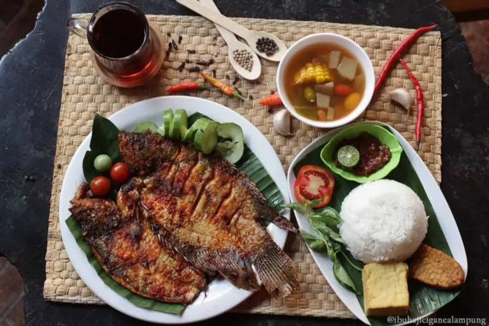 Cá tẩm ướp gia vị đậm đà