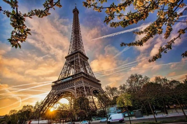 Tháp Eiffel Tower