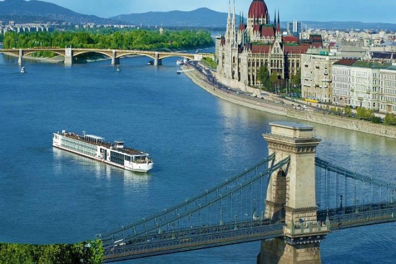 Du thuyền ngắm cảnh sông Danube