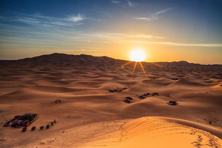 Đón bình minh trên sa mạc Sahara