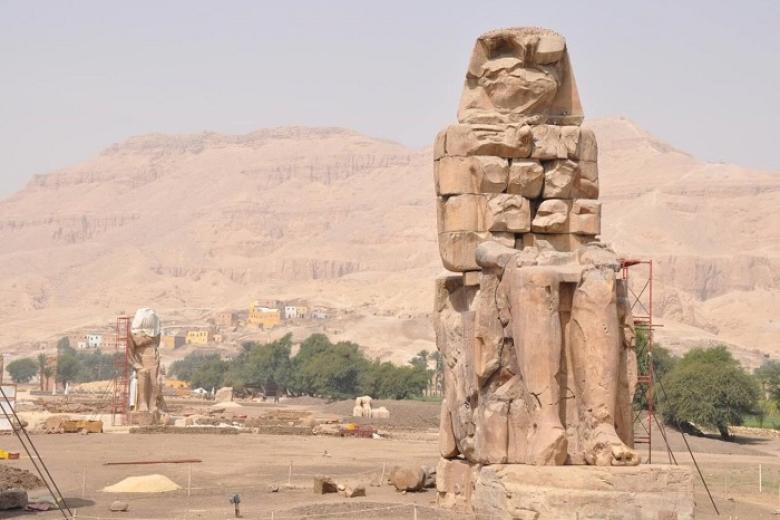 Những bức tượng đá khổng lồ của Memnon
