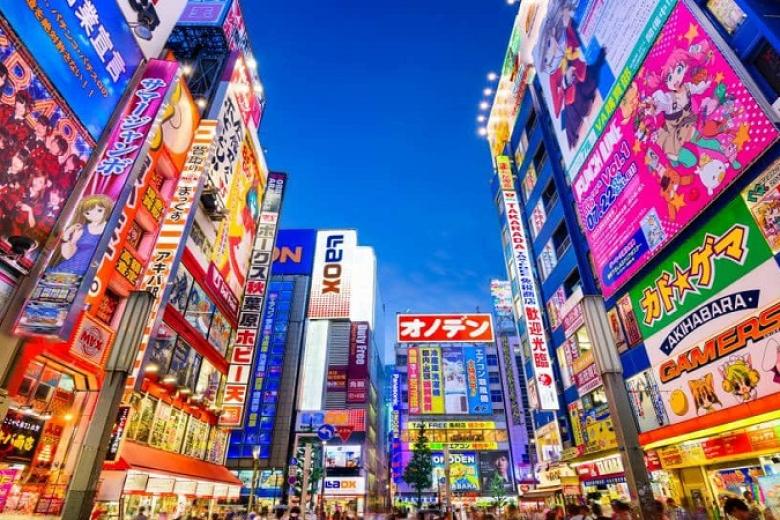 Tự do mua sắm ở khu phố điện tử Akihabara