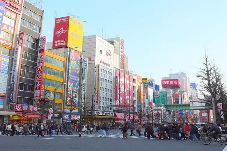 Tự do mua sắm ở khu phố điện tử Akihabara