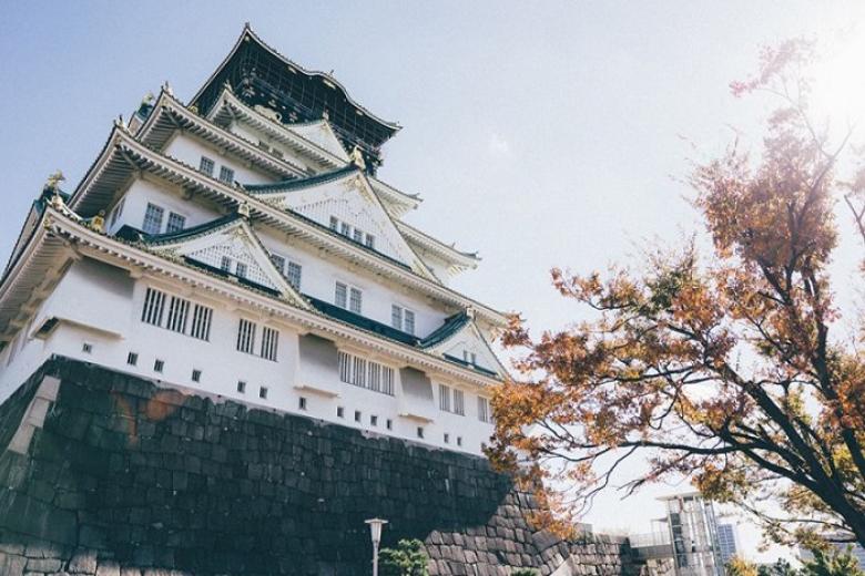 Lâu đài Osaka: (Chụp hình bên ngoài)