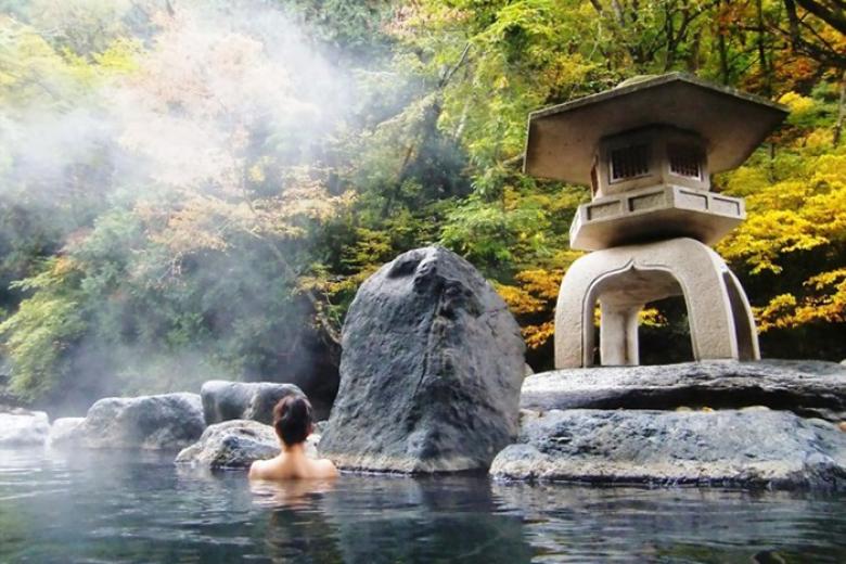 Suối nước nóng nổi tiếng ở Hakone