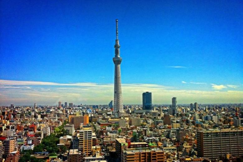 Ngắm tháp truyền hình Tokyo Skytree từ dòng sông Sumida