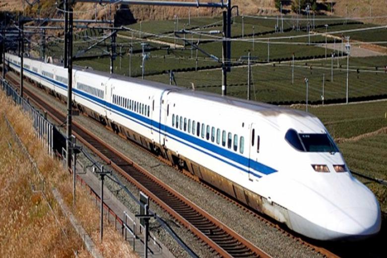 Ttrải nghiệm đi tàu siêu tốc Shinkansen (300km/giờ)