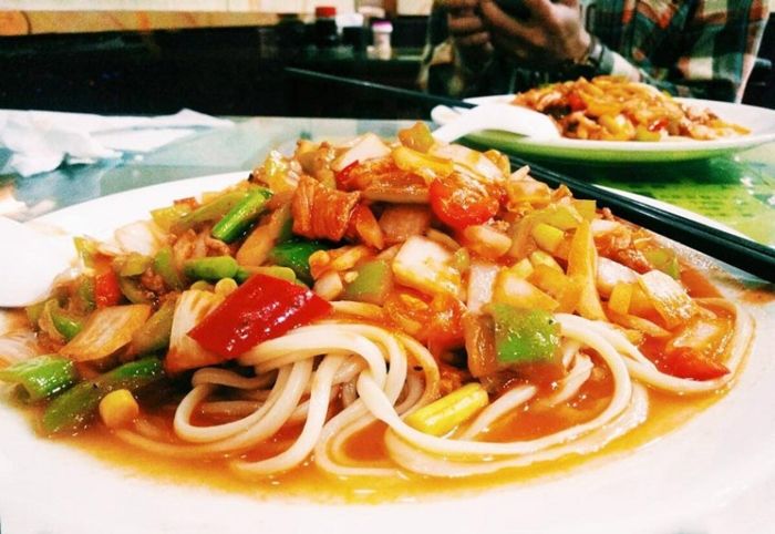 Mỳ Laghman nổi tiếng số 1 khi du lịch Tân Cương