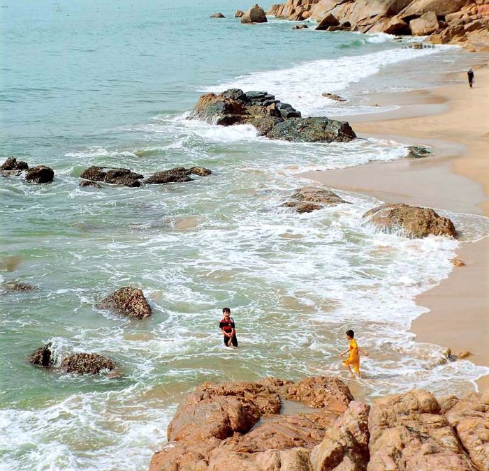 Trải nghiệm ở Bãi Tiên Sa trong tour Ghềnh Ráng Tiên Sa du lịch