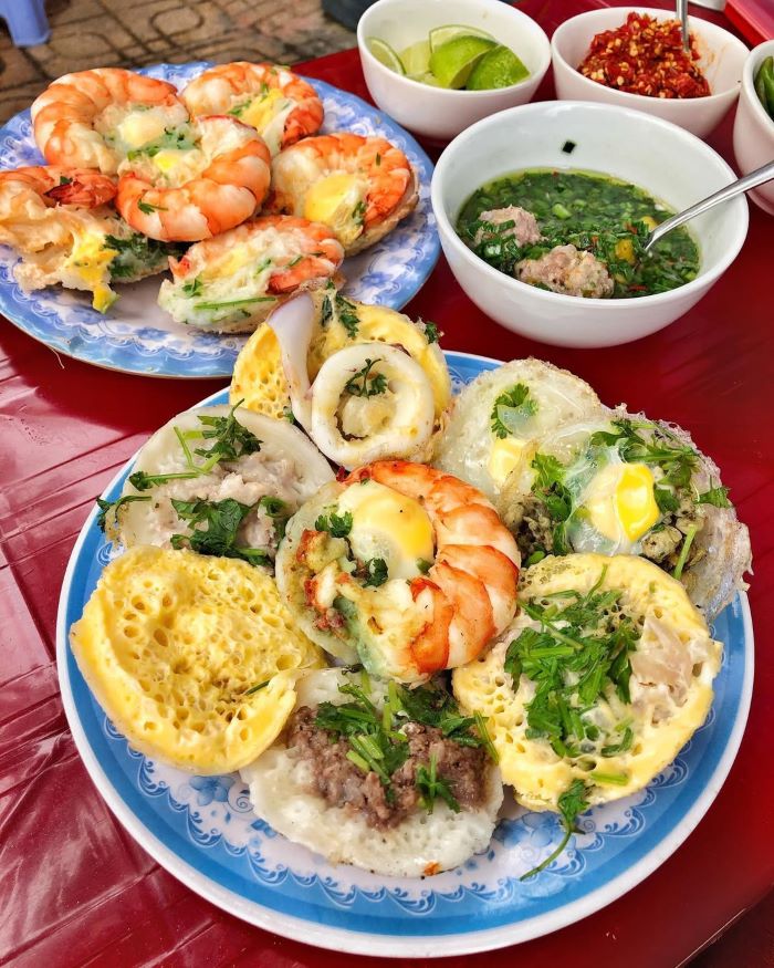 Bánh căn với hải sản chất lượng trong tour Nha Trang