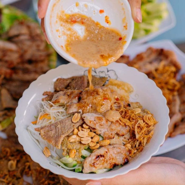 Bún thịt nướng hấp dẫn và chứa đầy đủ dinh dưỡng