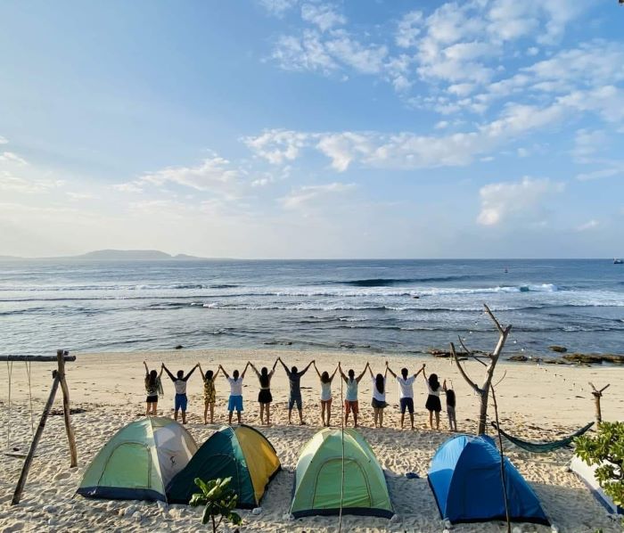 Cắm trại cùng bạn bè làm chuyến đi tour đảo Bé có ý nghĩa hơn