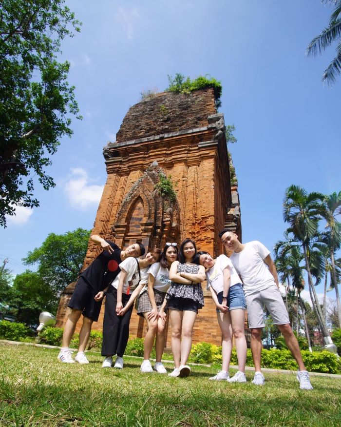 Chọn đơn vị uy tín để có chuyến du lịch cùng bạn bè thú vị khi đi tour Tháp Đôi