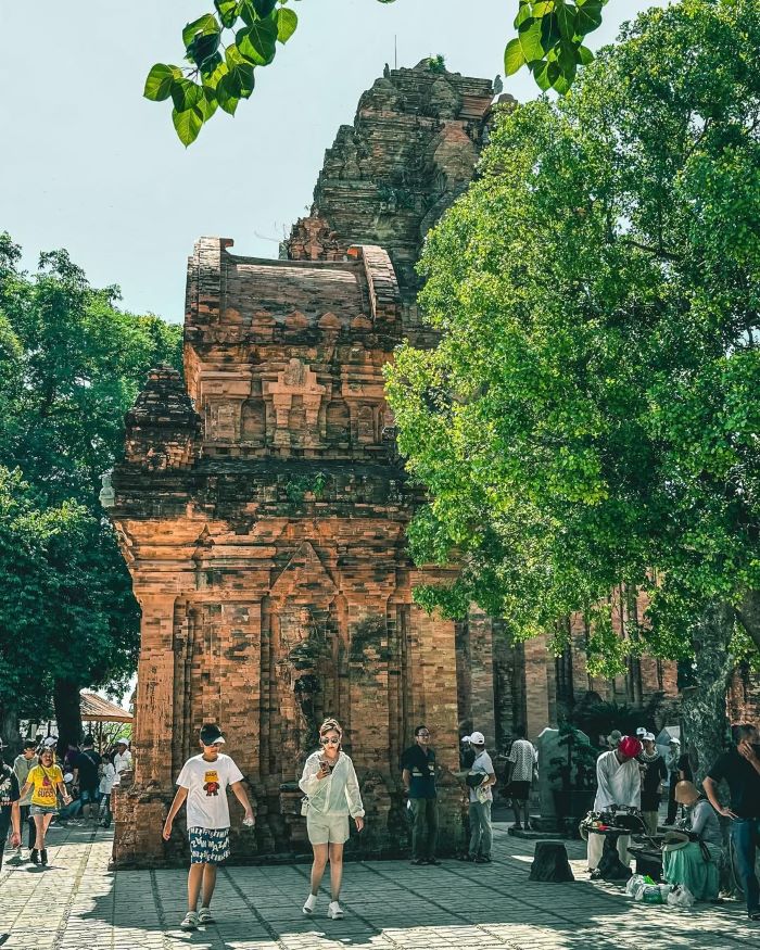 Chọn thời điểm đi tour du lịch Tháp Bà Ponagar thích hợp