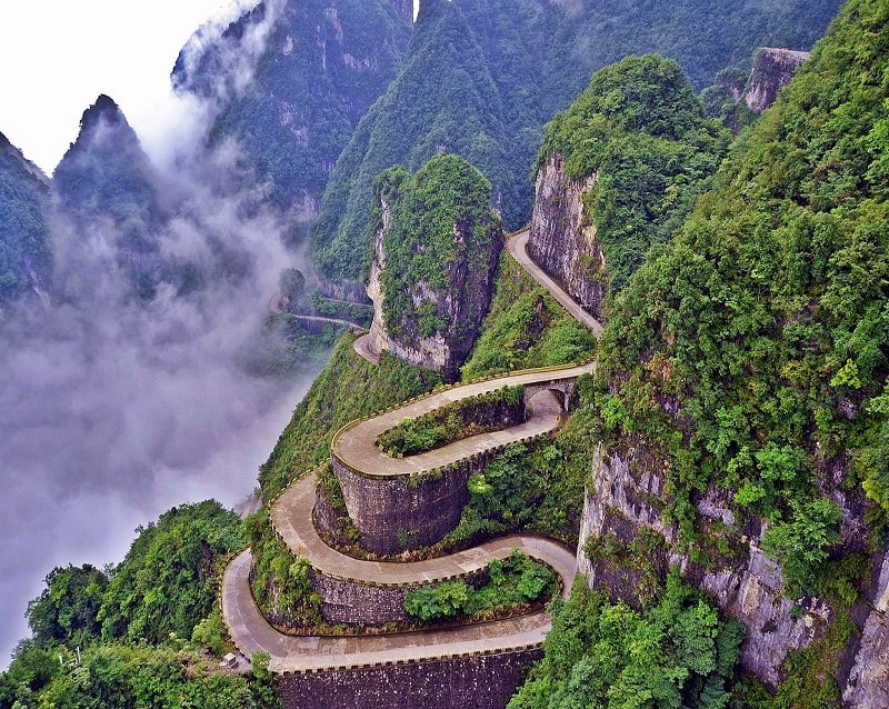 Thiên Môn Sơn, nơi có con đường đẹp nhất và cũng nguy hiểm bậc nhất thế giới