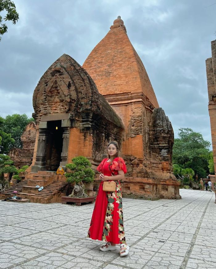 Chuẩn bị trang phục phù hợp khi đến Tháp Bà Ponagar