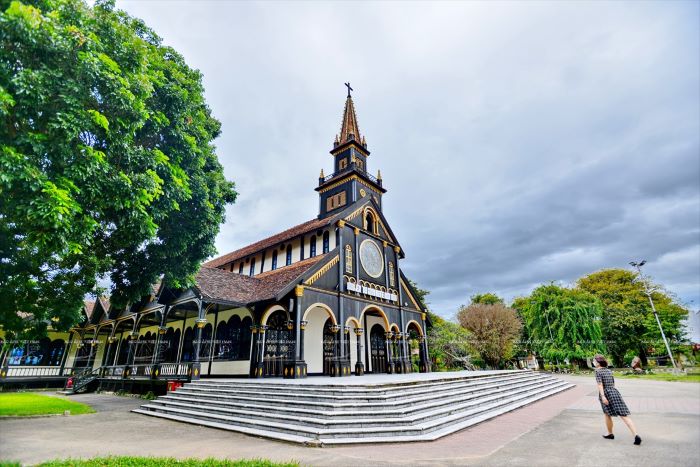 Nhà thờ gỗ với kiến trúc độc đáo ở Tây Nguyên