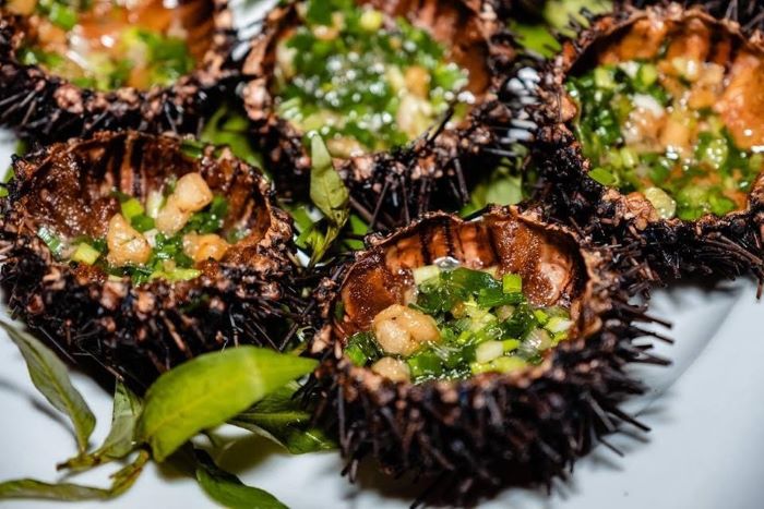 Món nhum biển độc đáo trong tour Eo Gió