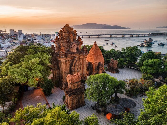 Đi tour Nha Trang thăm Tháp Bà Ponagar