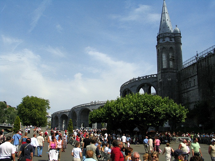 Tour du lịch Pháp - thành phố Lourdes
