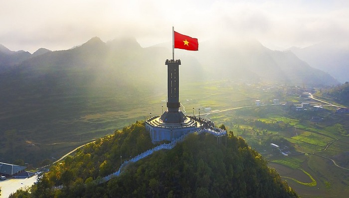 Tour Hà Giang - tham quan cột cờ Lũng Cú