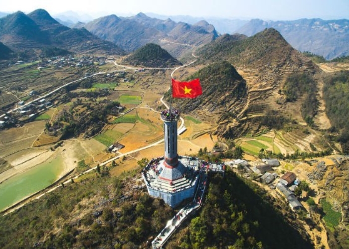 Tour Cao Nguyên Đá Đồng Văn là hành trình lý tưởng cho những ai yêu thích thiên nhiên hoang sơ 