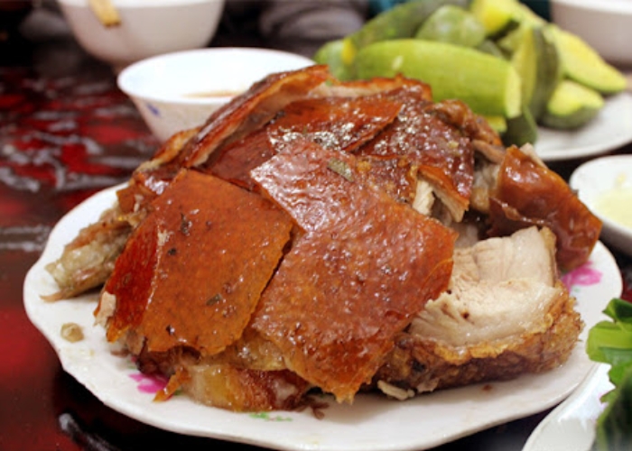 Món đặc sản nhất định phải thử khi tham gia tour Cao Nguyên Đá Đồng Văn chính là lợn cắp nách