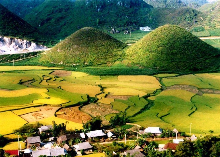 Núi Quản Bạ điểm đến không nên bỏ qua khi đi du lịch Cao Nguyên Đá Đồng Văn 