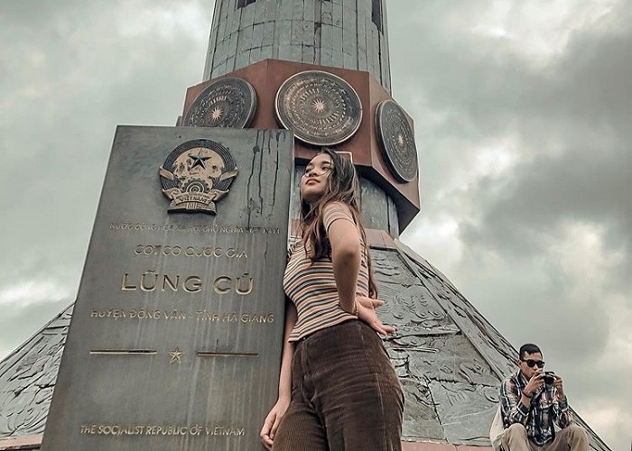 Nên chuẩn bị trang phục phù hợp khi đi du lịch  Cột cờ Lũng Cú