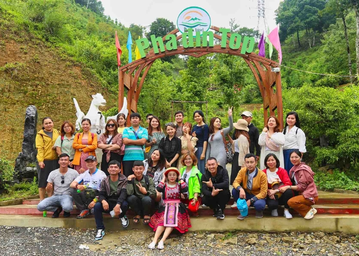 Chọn tour đèo Pha Đin theo hình thức trải nghiệm để có thể khám phá thêm văn hóa tại đây