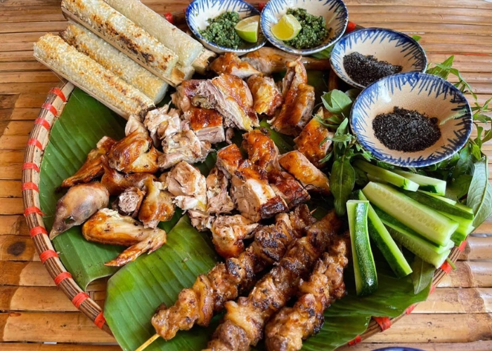 Khi du lịch Đèo Mã Pì Lèng, du khách sẽ có cơ hội thưởng thức các món nướng tại vùng cao