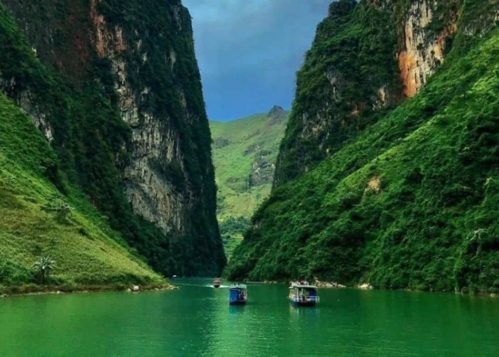 Sông Nho Quế là một trong những điểm nhấn không thể bỏ qua khi tham gia tour Đèo Mã Pì Lèng