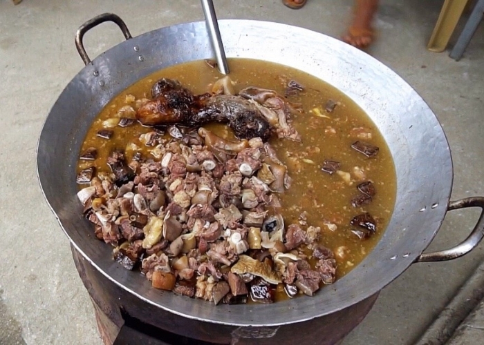 Thắng Cố là món ăn đặc trưng của người dân tộc Mông ở Hà Giang